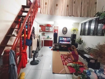 Chính chủ cần bán nhà phố vĩnh hoàng 32m, cách mặt hồ vĩnh hoàng 100m, ngõ thông ba gác chạy