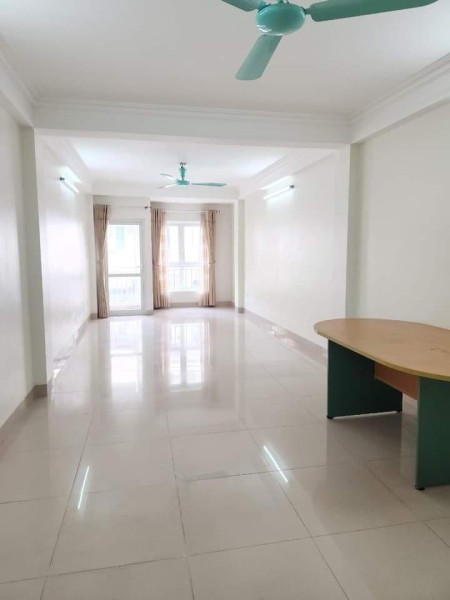 MÙA BÓNG ĐÁ ĐẾN CHỦ NHÀ LẠI CHƠI HẾT MÌNH KHÁCH CHỚP CƠ HỘI NHÉ Nhà phố Hào Nam