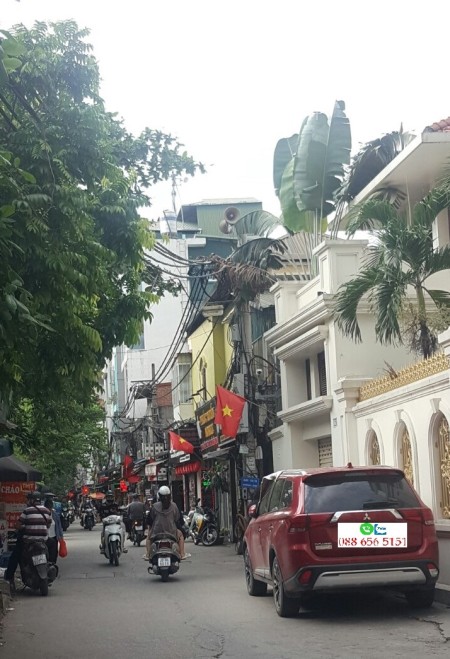 Bán nhà phố Chùa Láng, Đống Đa 40m2, MT 5,6m, gần Ô To. Nhỉnh 6 tỷ.
