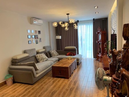 Bán nhà Tân Mai, Nội thất lung linh, 5 bước ra hồ Đền lừ, 43m2, 3.65 tỷ