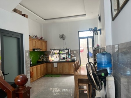 Bán nhà 3 tầng, 3pn, oto đỗ cửa, trung tâm Tăng Nhơn Phú B, Quận 9. Giá 5.1 tỷ