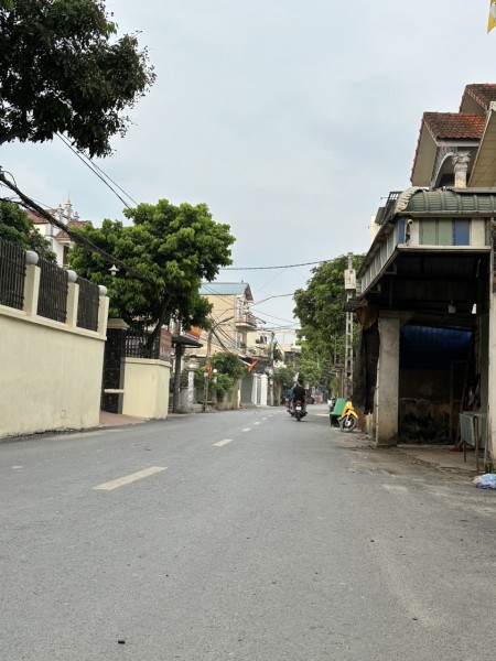Bán 128m mặt đường KINH DOANH TT tại xã Phụng Châu, Chương Mỹ- Gần UBND - Chia được 2 lô đẹp
