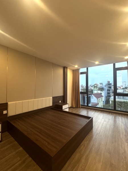 Chính chủ cho thuê nhà nguyên căn Ngọc Thuỵ 6 tầng thang máy, ô tô vào nhà