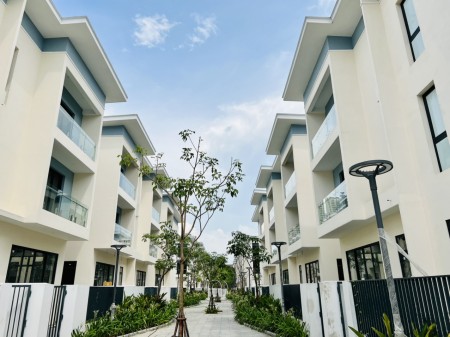 Bán Biệt Thự Hà Đông. Diện tích 189m, 4 tầng, Mt 9m. Bám mặt đường lê Quang Đạo, gần công viên.