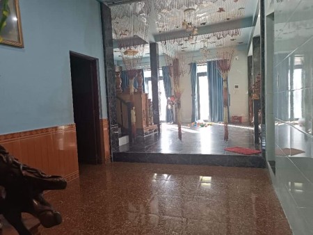 Bán nhà 2 tầng mặt tiền Đặng Tất