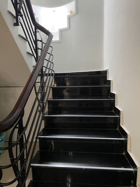 Cho thuê căn hộ cao cấp trung tâm quận 3. DT: 35m2. LH: 0942865910