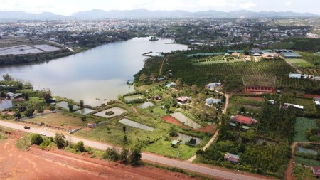 Bán gấp miếng đất view hồ cạnh khu công nghiệp Tân Khai