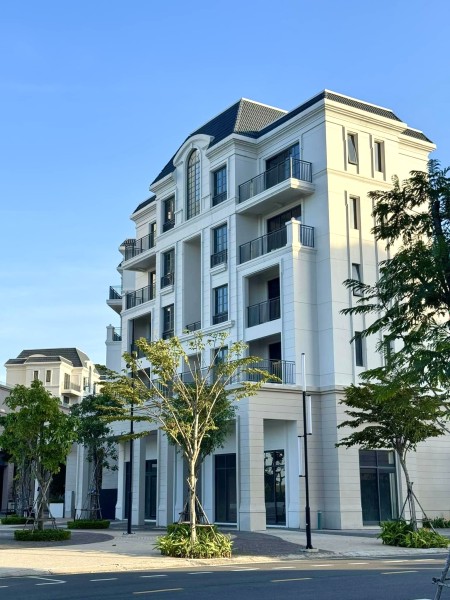 Cần bán Shophouse căn Góc 2 mặt tiền đường lớn 30m, gần trường học, công viên 22ha, giá 13 tỷ full.