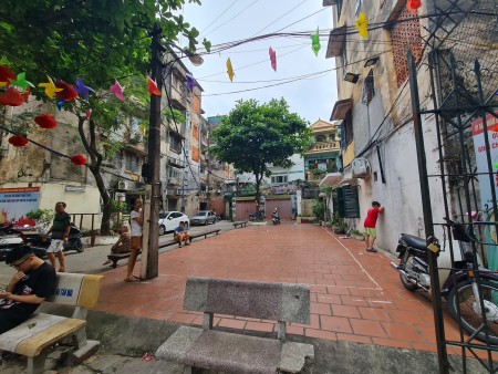 Chính chủ rao bán căn tập thể tầng 1 - Mặt đường lớn
