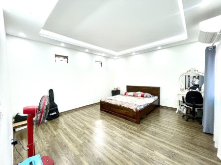 Bán Nhà Ngõ 46M2 mặt tiền khủng 8.5M, 4 tầng từ tầng 2 là 60M2 giá 9.85 Tỷ.