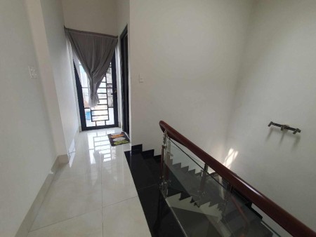 Bán nhà bán 3 tầng, diện tích 54m2, Lã Xuân Oai, hẻm ô tô tránh nhỉnh 4 tỷ TL