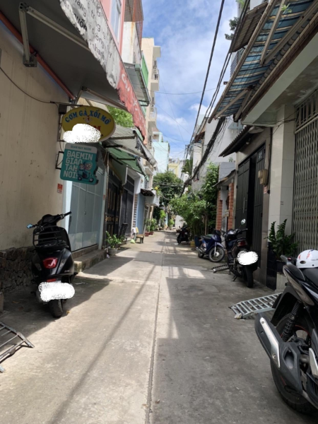 Bán nhà đường Lạc Long Quân, 3 mặt tiền, 68m2 ngang hơn 5m3, bán giá thấp hơn cho vay.