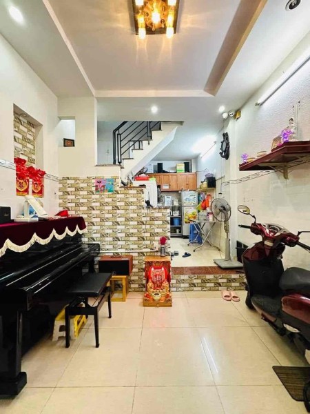 chủ cần bán nhà 2 góc mặt tiền Đường Nguyễn tiểu La, Phường 8, Quận 10. DT: 4.5m x 10.5 giá 13 tỷ TL