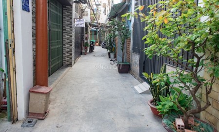 Chính chủ bán nhà đường 3 tháng 2, p11, q10. DT: 5m x 12m giá 8 tỷ thương lượng