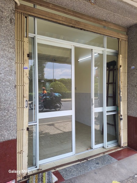 MẶT BẰNG GIÁ RẺ PHÒNG SẠCH SẼ CÓ CÓ TO LET RIÊNG. MẶT TIỀN NĂM Ở ĐƯỜNG LỚN LIÊN QUẬN TÂN SƠN