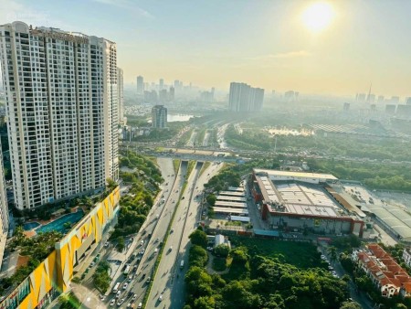 Chính chủ cần bán căn 09 tầng trung dự án Summit Cầu GIấy. Giá 6 tỷ x.LH: 0963416556