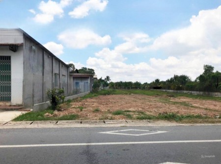 Đáo Hạn Ngân Hàng Sang Gấp Hơn1000m2 Đất MT Đường Nhựa 20m. Gía 700tr.