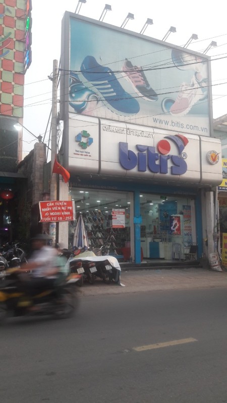 Nhà 280m2 thổ cư, cấp 4, mặt tiền đường số 10, TP Dĩ An, đang cho thuê bán dép 12tr/th Bán 2,5 tỳ.
