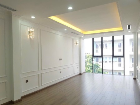 Bán nhà chính chủ tòa nhà mặt phố 7 tầng đầy đủ nội thất tại Long Biên