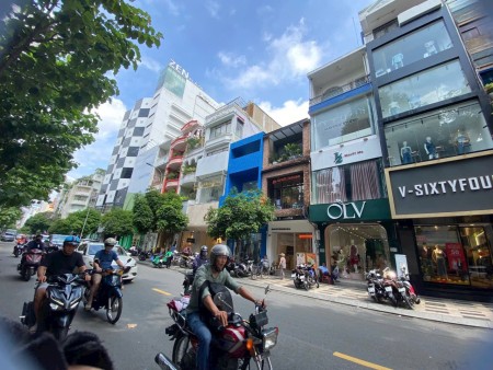 Cho thuê nhà ngay vòng xoay Phù Đổng, Bến Thành, Quận 1