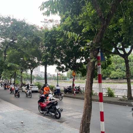 Bán đất tại Nguyễn Khang Cầu giấy. Mặt tiền rộng. Khu vực kinh doanh tốt