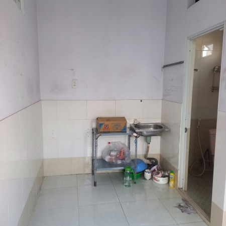 Phòng lầu 4 cho nữ thuê 12m2 đường Cách Mạng Tháng Tám, Quận 10