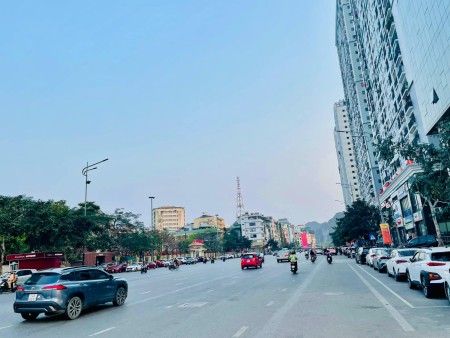 Chuyển nhượng tòa nhà văn phòng , nhà hàng ngay trung tâm trục đường to nhất thành phố vịnh Hạ Long