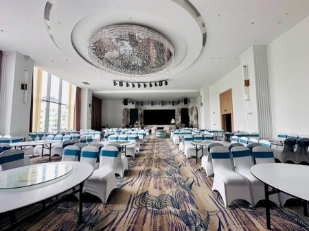 khách sạn mặt biển bám trọn view vịnh Hạ Long