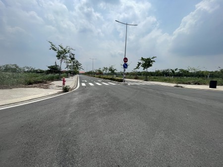 Kẹt tiền bán gấp lô đất ở sổ hồng riêng, Dt 70m2 Giá thanh toán 450 tr tại Đức Hòa sát Bình Chánh .