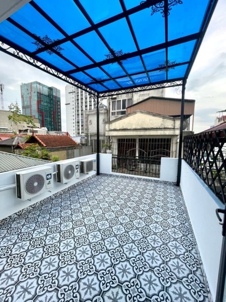 Bán nhà quận Đống Đa, ngõ 180 Nguyễn Lương Bằng 7.89 Tỷ, 26m2, MT 3.5m - Ô tô đỗ, tặng nội thất