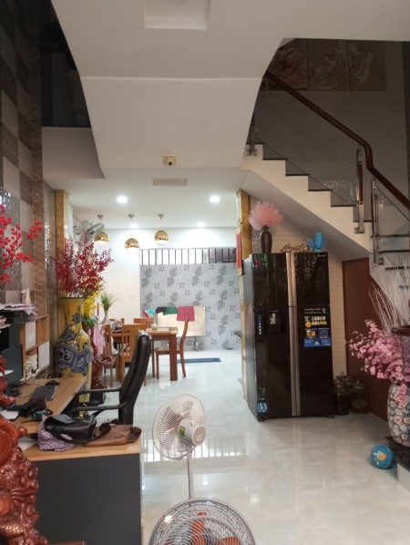 Bán nhà Thành Phố Dĩ An kế bên đường Phạm Văn Đồng