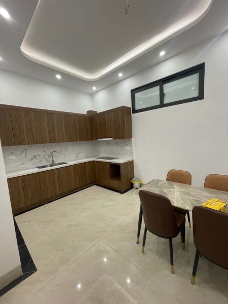 BÁN NHÀ GẤP HỒ TÙNG MẬU - TRUNG TÂM - NGÕ Ô TÔ - DÂN XÂY - 4 TẦNG 3 NGỦ