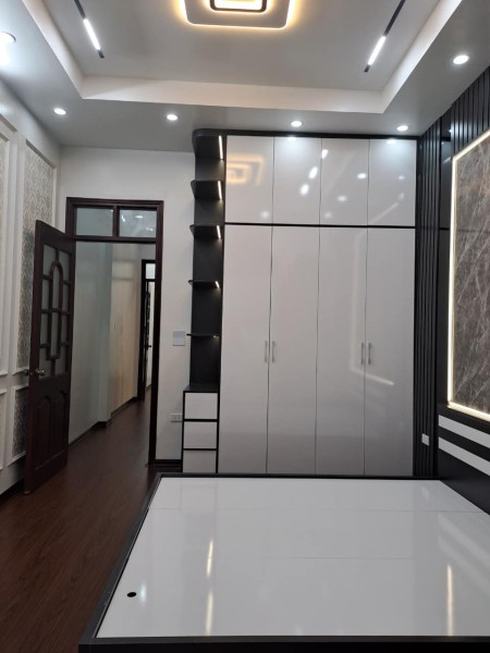 BÁN NHÀ CẦU GIẤY CHỈ 8,6TY 43M2 NHÀ 4 TẦNG - TẶNG FULL NỘI THẤT - NGÕ BA GÁC TRÁNH - KINH DOANH