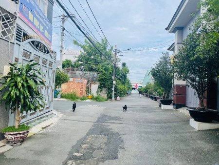 Bán nhà 3 tầng, hẻm 8m oto quay đầu, Lê Văn Chí, Thủ Đức. Giá 6.1 tỷ