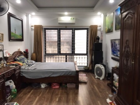 Bán nhà Nguyễn Văn Cừ Long Biên 30 mét 5 tầng mặt tiền 4,1 m 5 m ra ô tô gần cầu Giá 5,5 tỷ