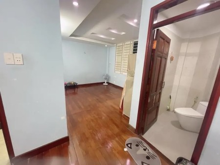BÁN GẤP NHÀ 2 mặt tiền 48m2 5 lầu khu VIP kế bên chợ Hòa Hưng ở CMT8 Quận 10 giá chỉ hơn 7 tỷ.