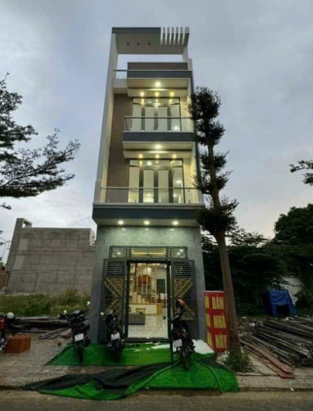 BÁN NHÀ PHỐ 2 LẦU, MẶT TIỀN NGAY CHỢ THUẬN GIAO