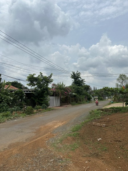 Ngộp tài chính ngân hàng bán cắt lỗ 50% Dt 200m2 tc 100m Giá bán 350tr bao ra sổ