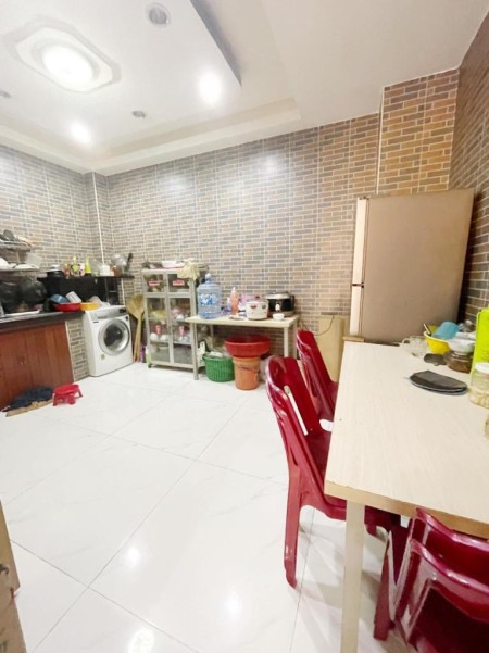 Bán nhà NGỘP HXH Lê Văn Thọ 58m2 ngang 4.5m còn mới gần CV Làng Hoa giá chỉ 5.x tỷ.