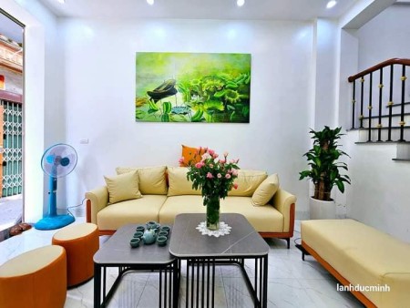 Bán Nhà Vừa Kinh Doanh Vừa Ở Đường Hoàng Mai 32m, 5 tầng, mt 3.3m, giá 6.9 tỷ.
