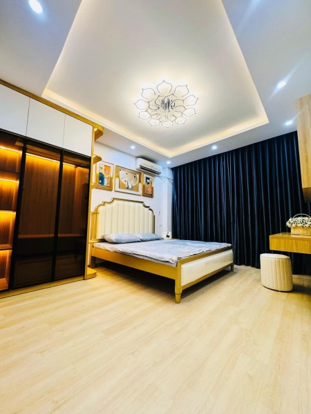 6.39 tỷ nhà Hoàng Hoa Thám - 30m2 - 5 tầng - Ngõ thông - Đường thoáng