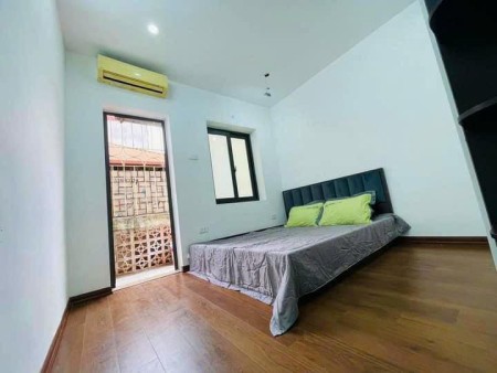 Bán Nhà Gần Đường Tôn Đức Thắng, Đống Đa 55m, giá 2.28 tỷ.