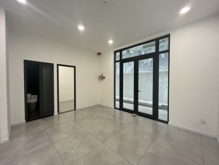 Cho thuê mặt bằng kinh doanh, làm văn phòng 126m2 Tầng Trệt có máy lạnh 15 triệu/ tháng Vinhomes Q9