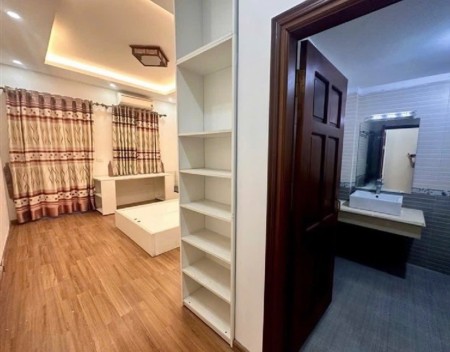 Căn góc ngõ Ngọc Thuỵ, Ngõ oto, Phân Lô, 35m2,5 tầng. Khoảng 7ty, vi trí đẹp, dân trí vip