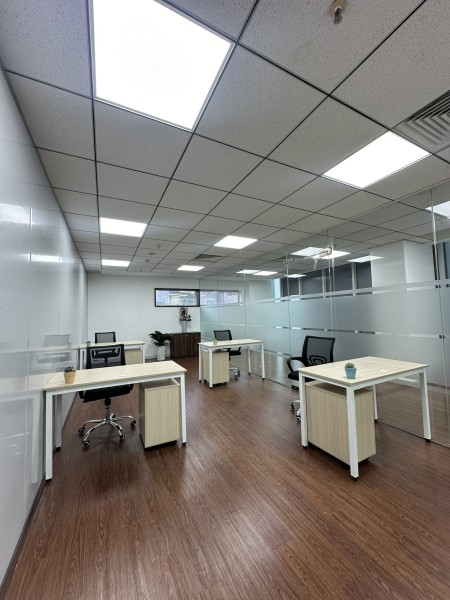 Tòa nhà chính chủ cho thuê SÀN 185m2 và các văn phòng mini từ 4m2 - 30m2; mặt tiền đường Cộng Hòa.