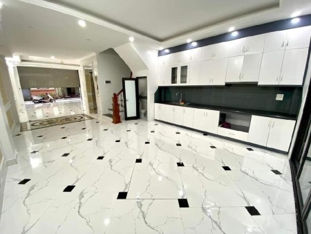 Bán nhà Nguyễn Văn Cừ 85 m 5 tầng thang máy gara ô tô ngõ to thông gần phố