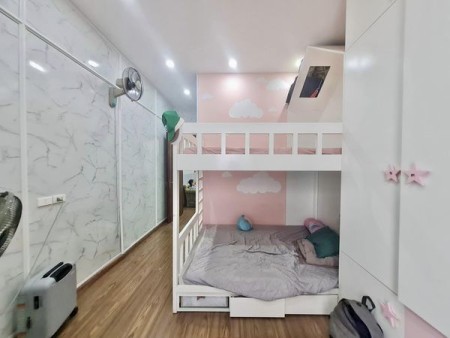 NÀNG HẬU SÁT MẶT PHỐ NGUYÊN HỒNG - ĐỐNG ĐA - MẶT TIỀN ĐẸP - VỈA HÈ - Ô TÔ - KINH DOANH
