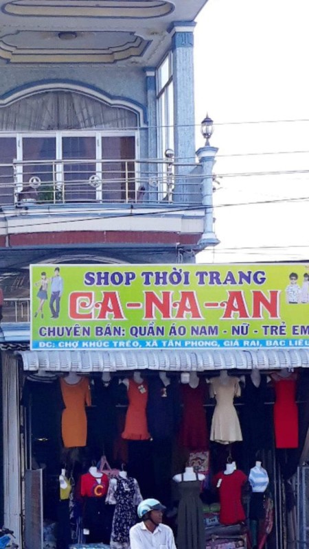 Nhà mặt tiền kinh doanh đa ngành, đang mở shop thời trang Đối diện chợ khúc tréo 1 trệt 2 lầu