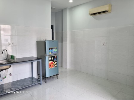 PHÒNG CHO THUÊ - LẦU 2 MỚI XÂY - CÓ BAN CÔNG - DIỆN TÍCH 24M2_XVNT_HÀNG XANH
