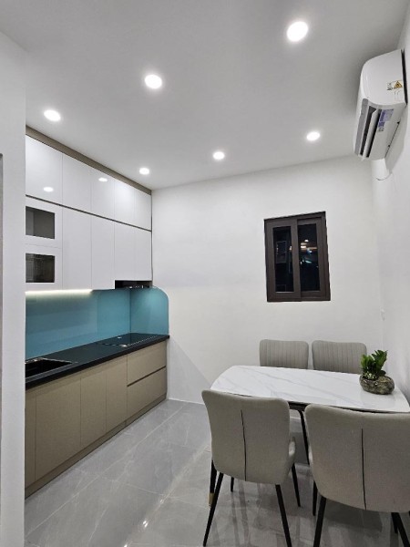 Nhà mặt ngõ Lạc Long Quân vị trí siêu đẹp – 1 bước ra phố- đường trước nhà 20 mét – 35m2